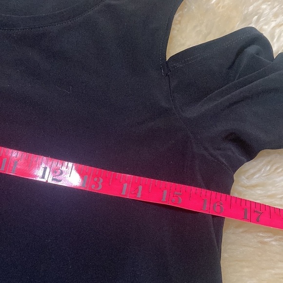 Chaus  New York cold shoulder top size s - Picture 7 of 8